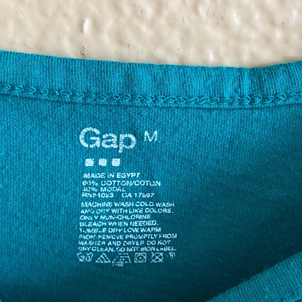 GAP Top - Picture 4 of 4